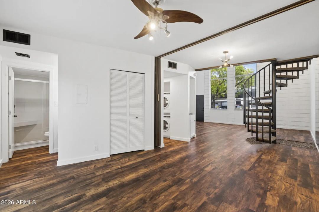 Real Estate Picture 11