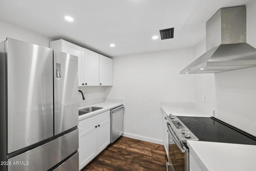 Real Estate Picture 16