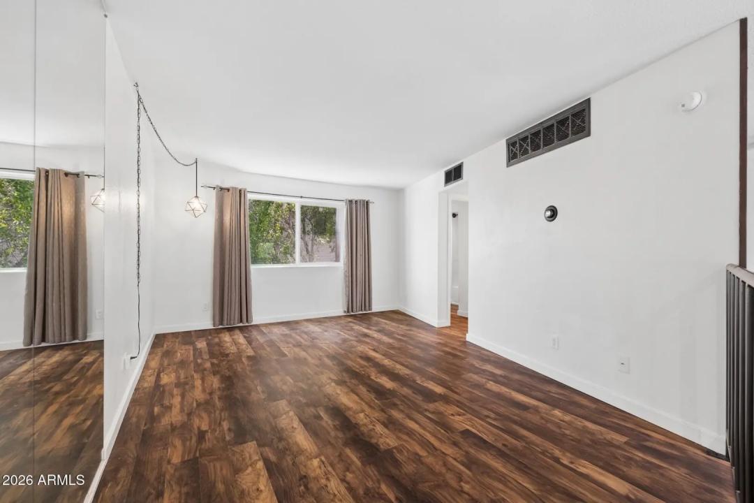 Real Estate Picture 22