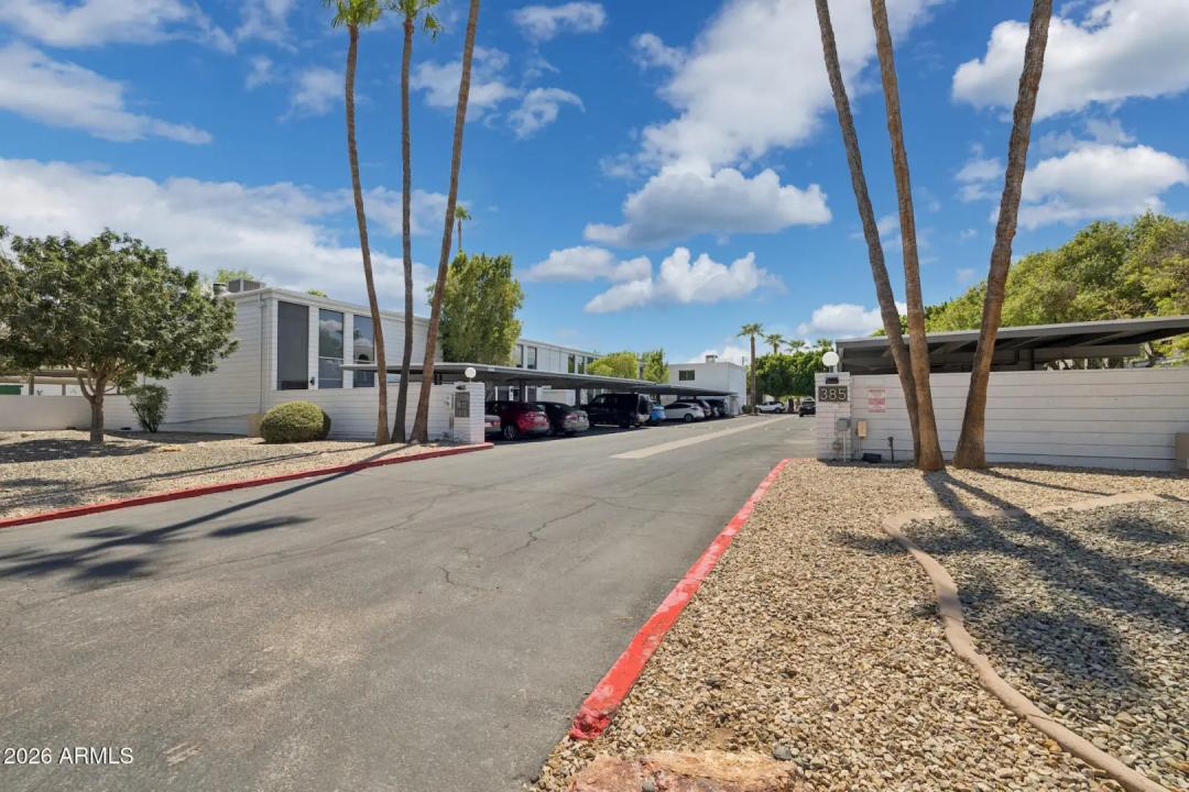 Real Estate Picture 3