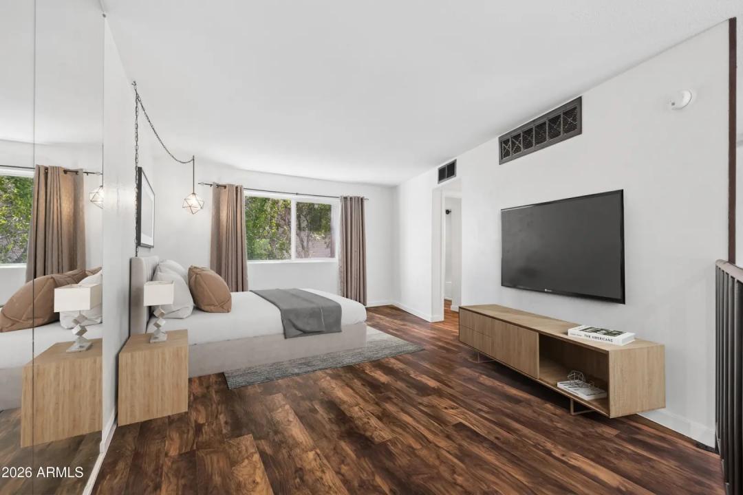 Real Estate Picture 23