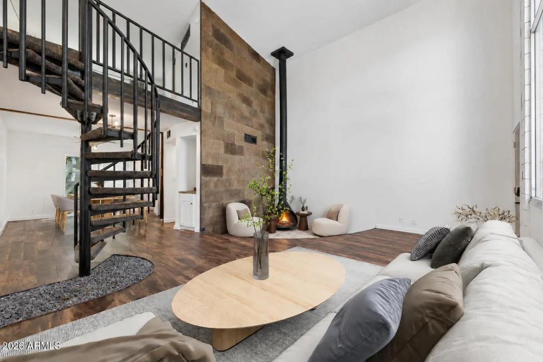 Real Estate Picture 10