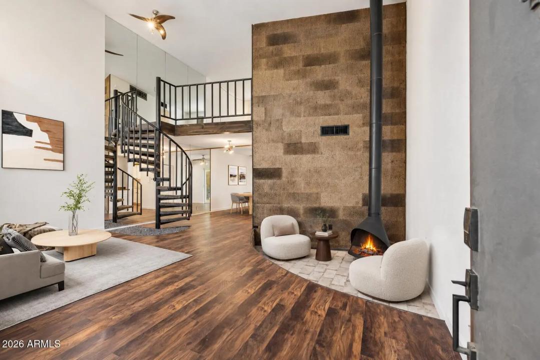 Real Estate Picture 7
