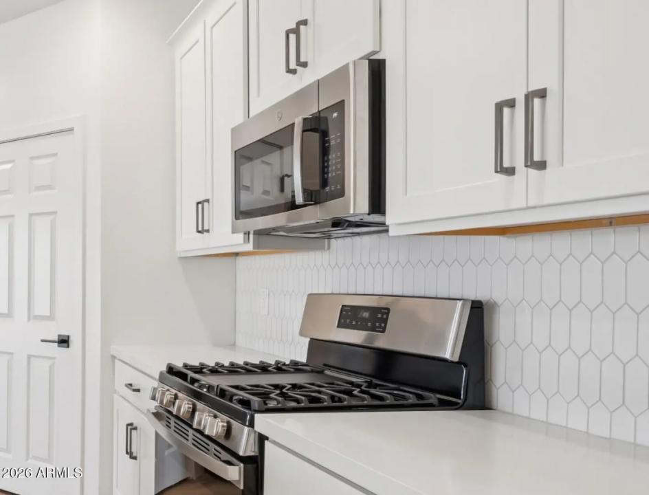 Real Estate Picture 4