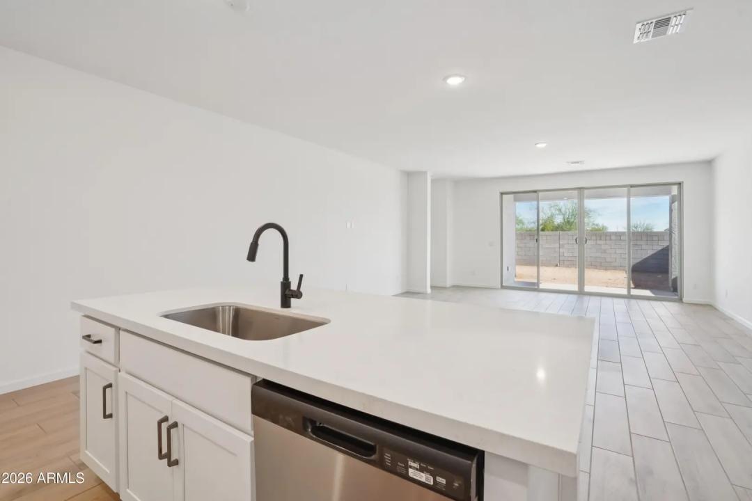 Real Estate Picture 5