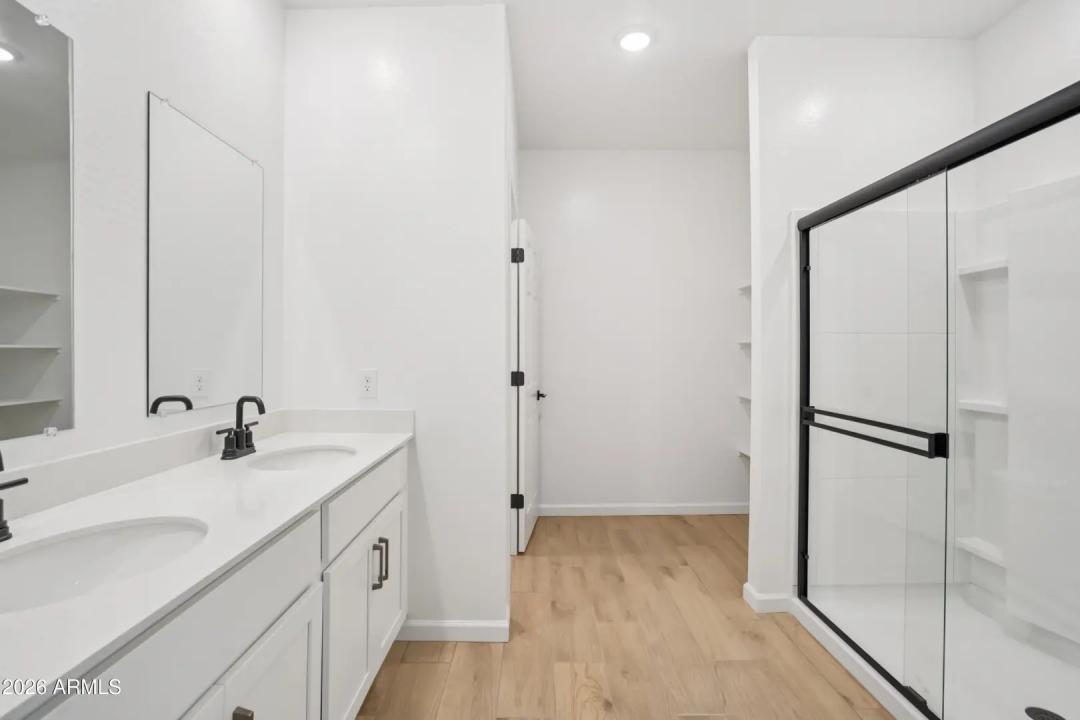 Real Estate Picture 7