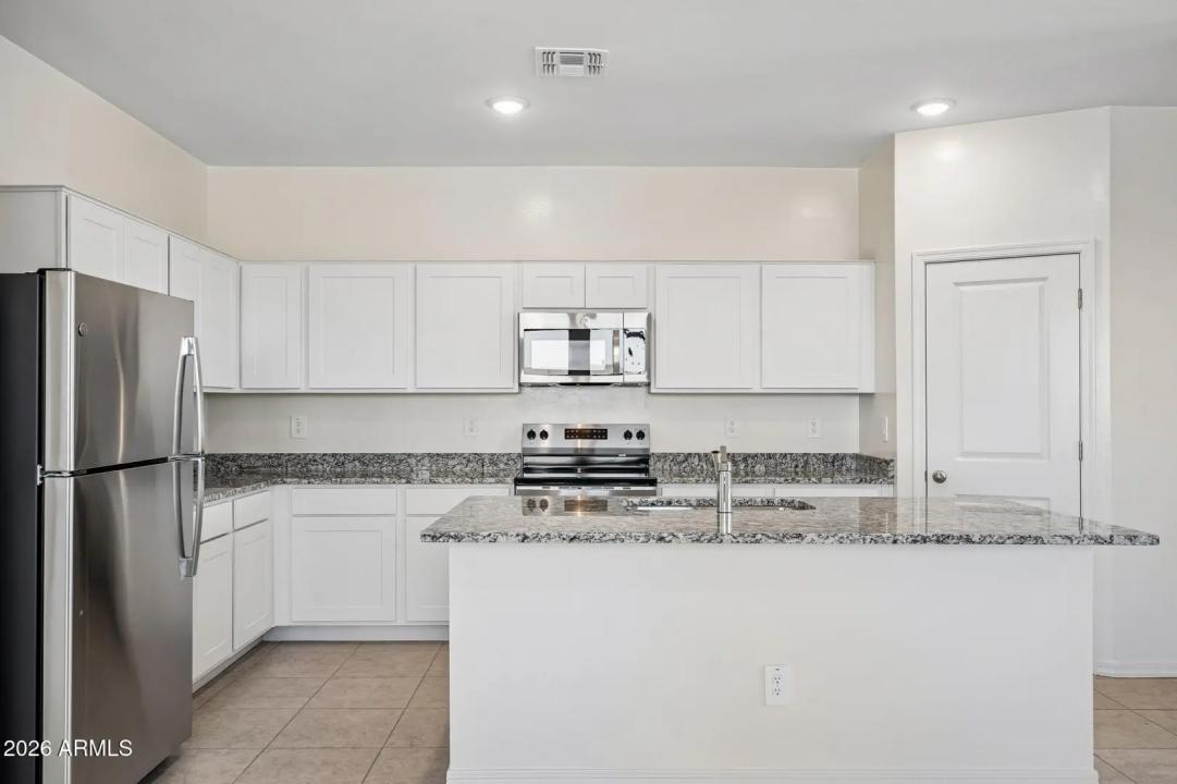 Real Estate Picture 16