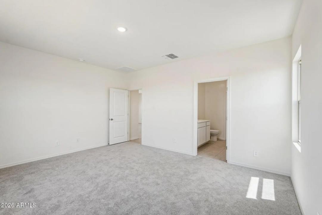 Real Estate Picture 39