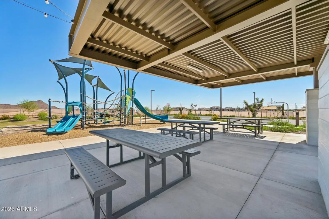 Real Estate Picture 14