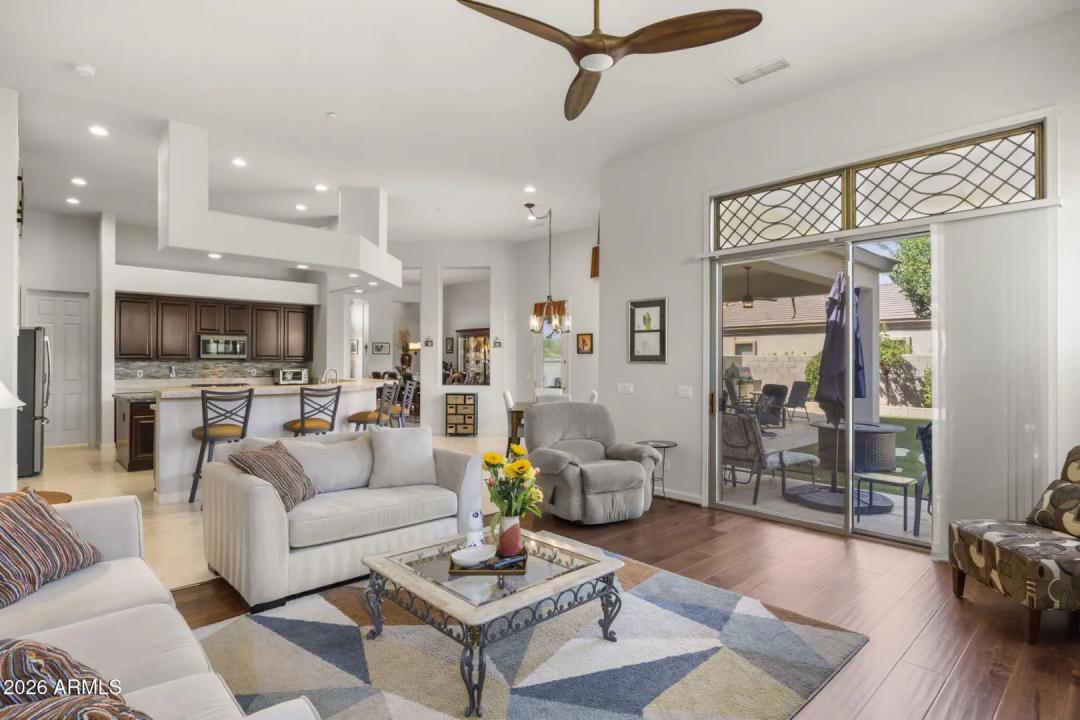 Real Estate Picture 5