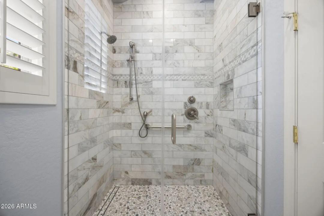 Real Estate Picture 12
