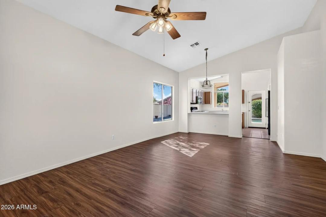 Real Estate Picture 3