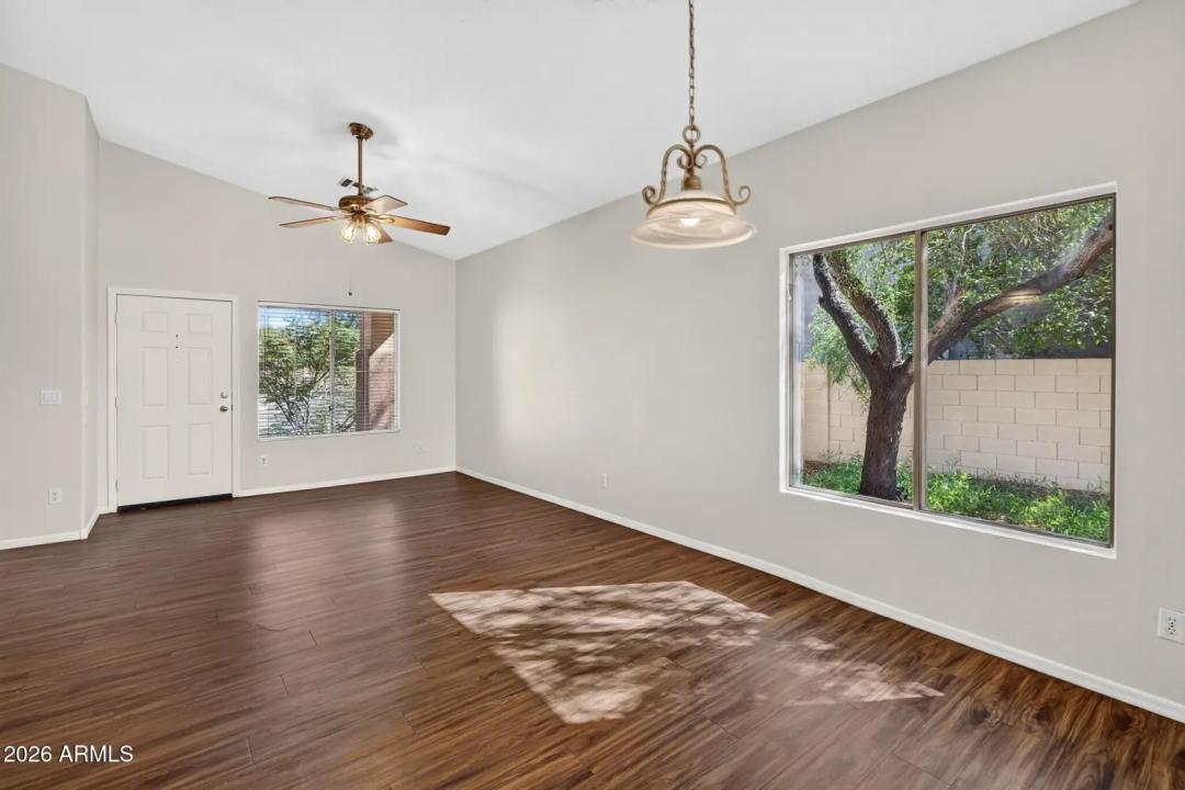 Real Estate Picture 4
