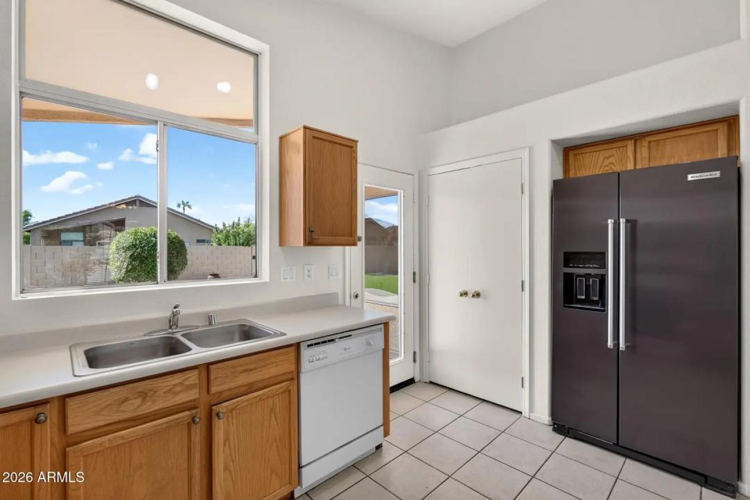 Real Estate Picture 6