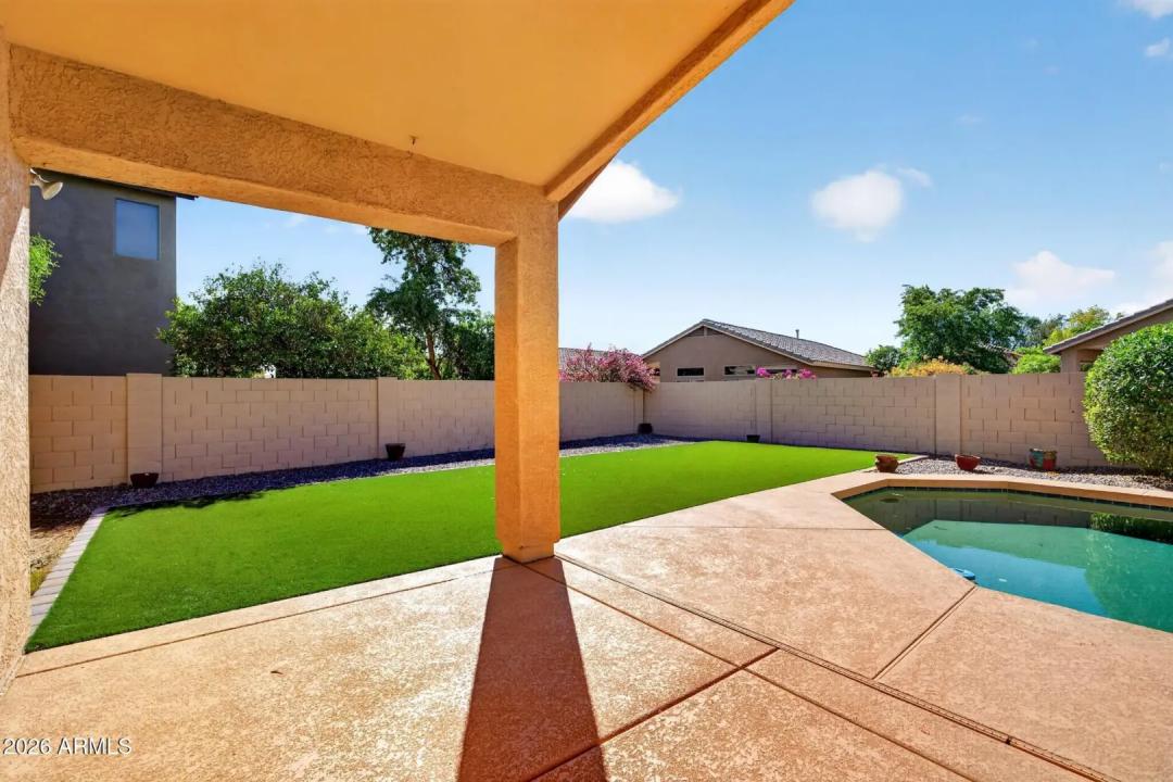 Real Estate Picture 16