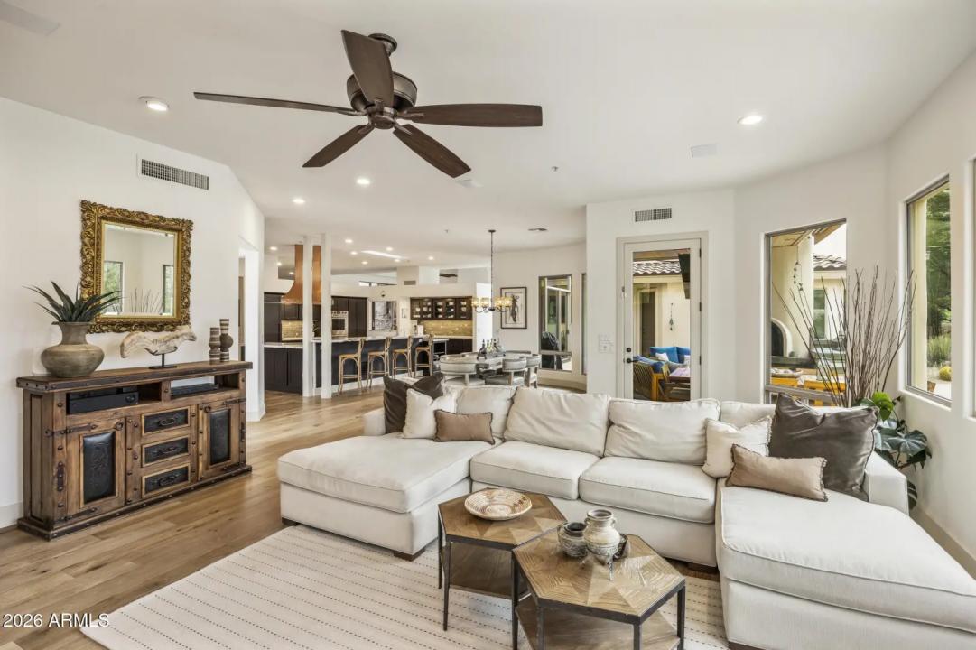 Real Estate Picture 4