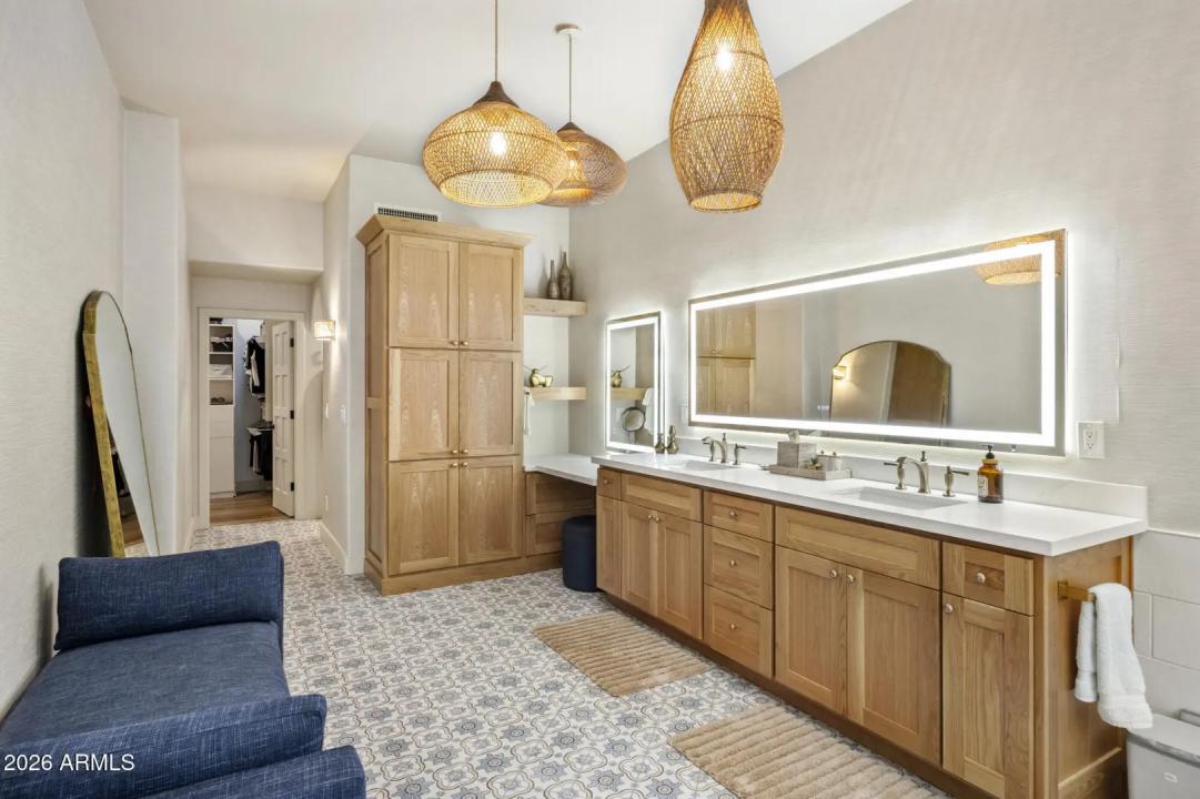 Real Estate Picture 22