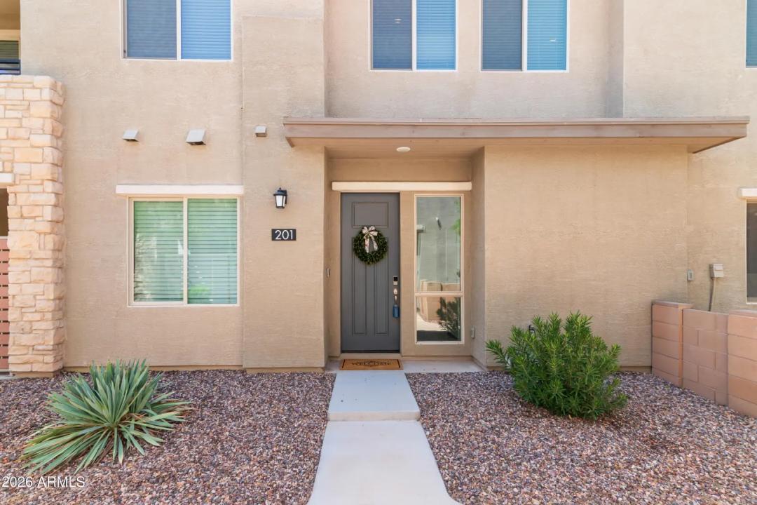 Real Estate Picture 3