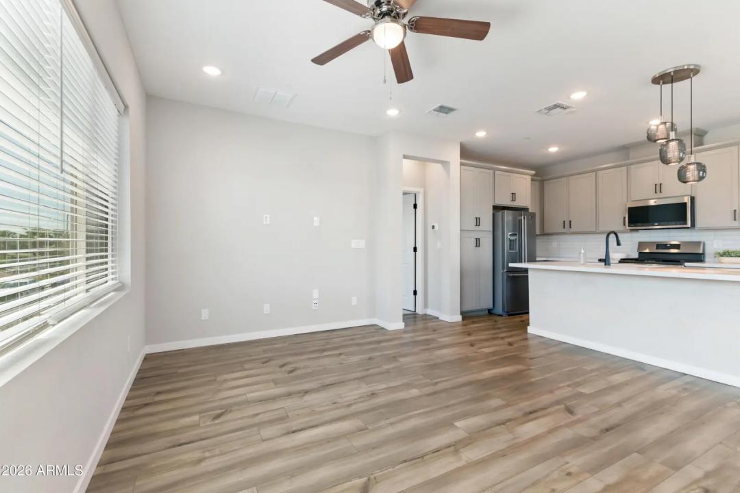 Real Estate Picture 14