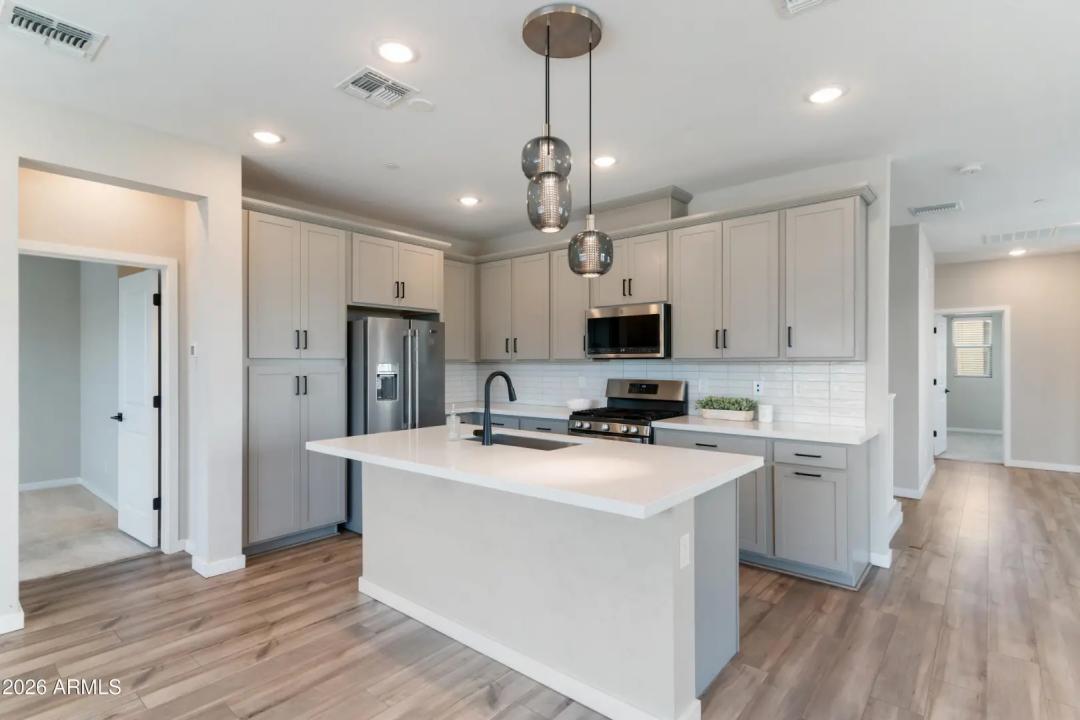 Real Estate Picture 10