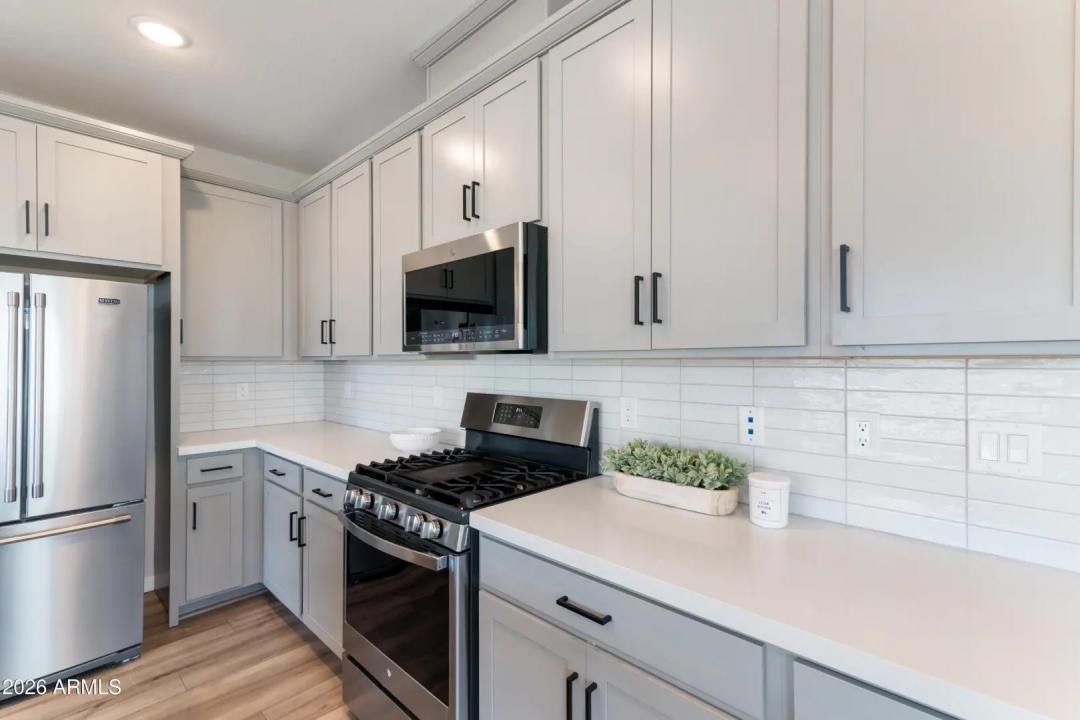 Real Estate Picture 11