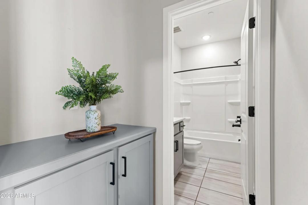 Real Estate Picture 32