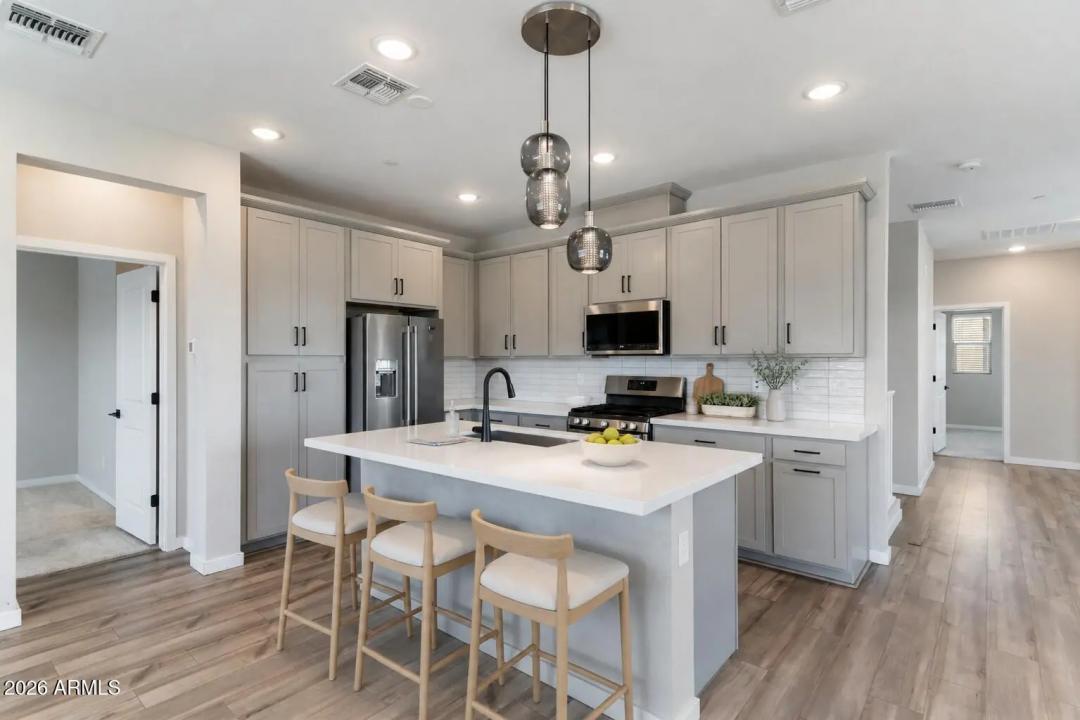 Real Estate Picture 9