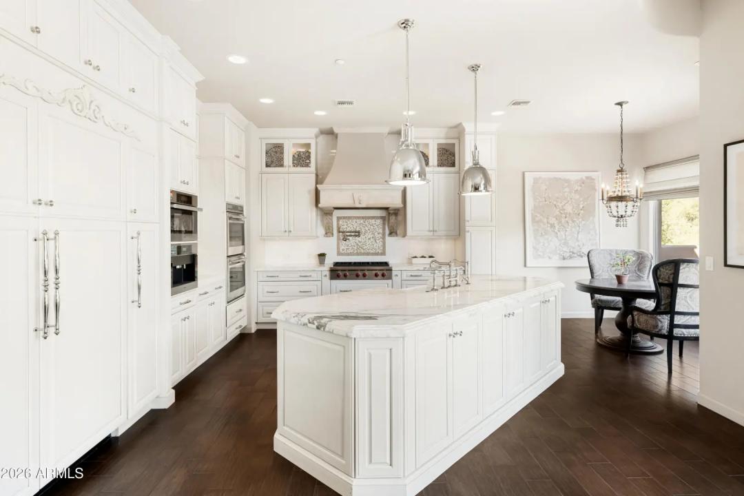 Real Estate Picture 11