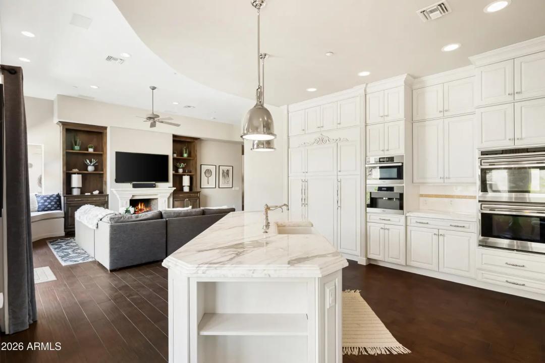 Real Estate Picture 10