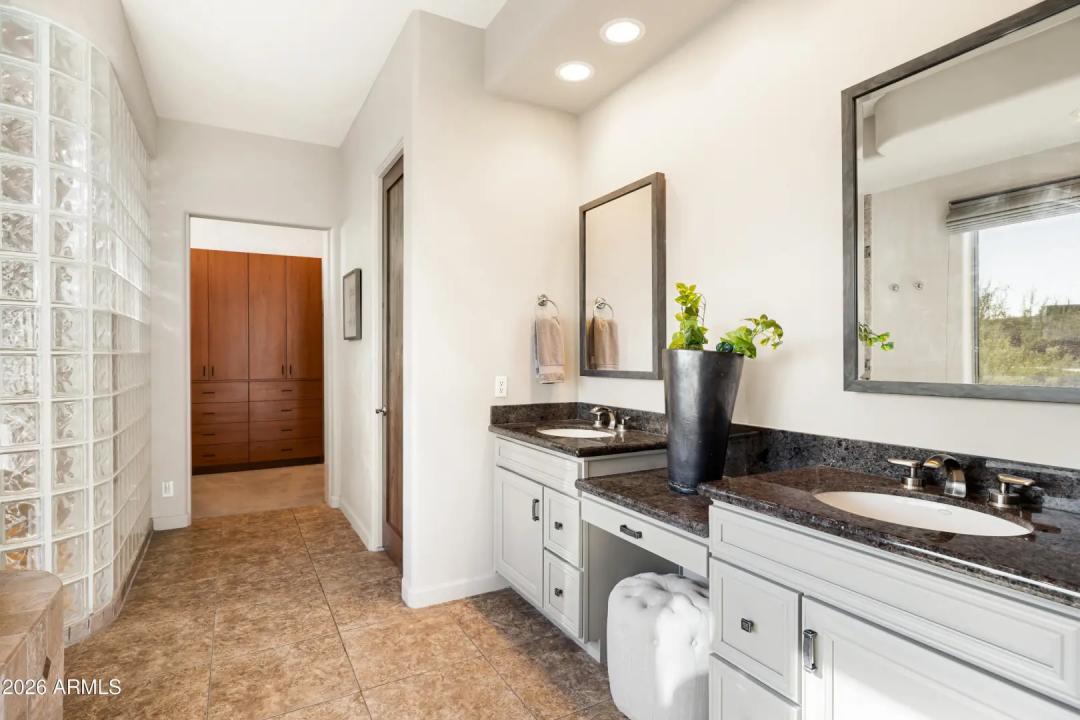 Real Estate Picture 17