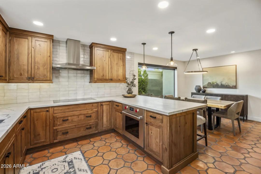Real Estate Picture 8