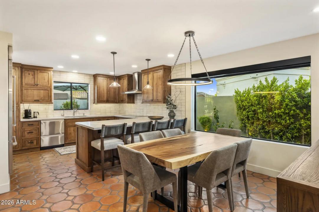 Real Estate Picture 5