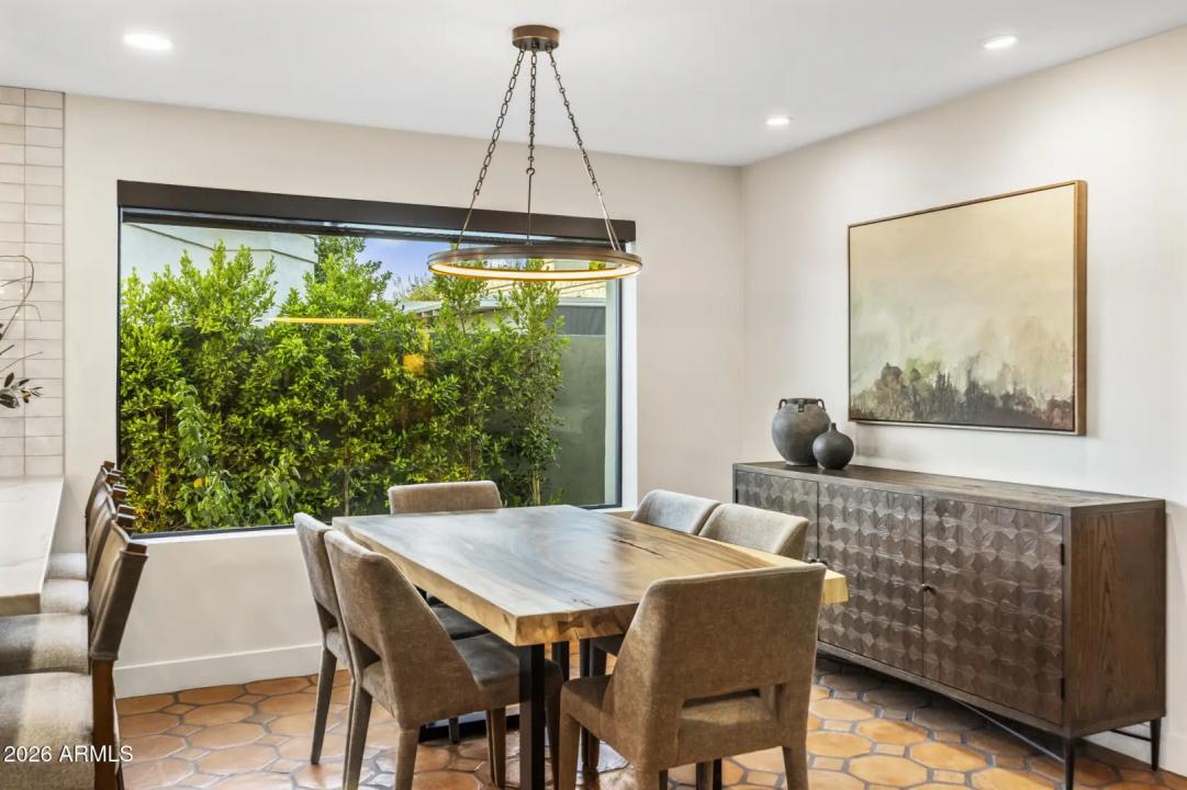 Real Estate Picture 9