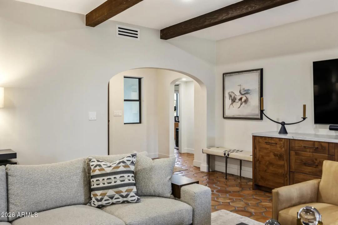 Real Estate Picture 3