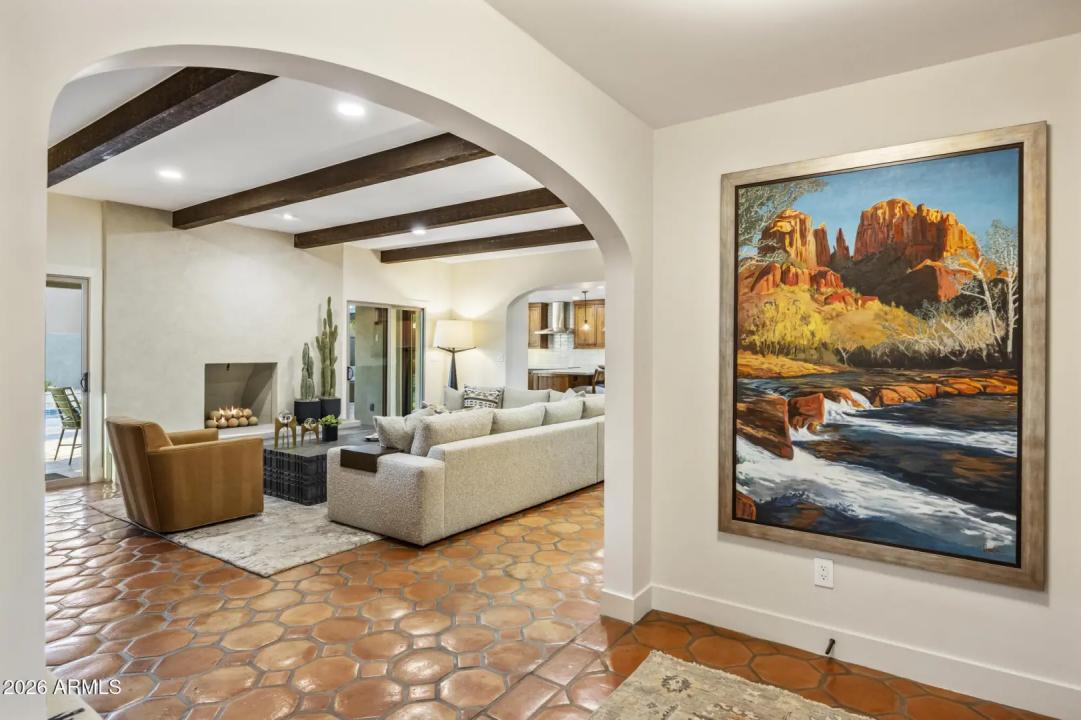 Real Estate Picture 11