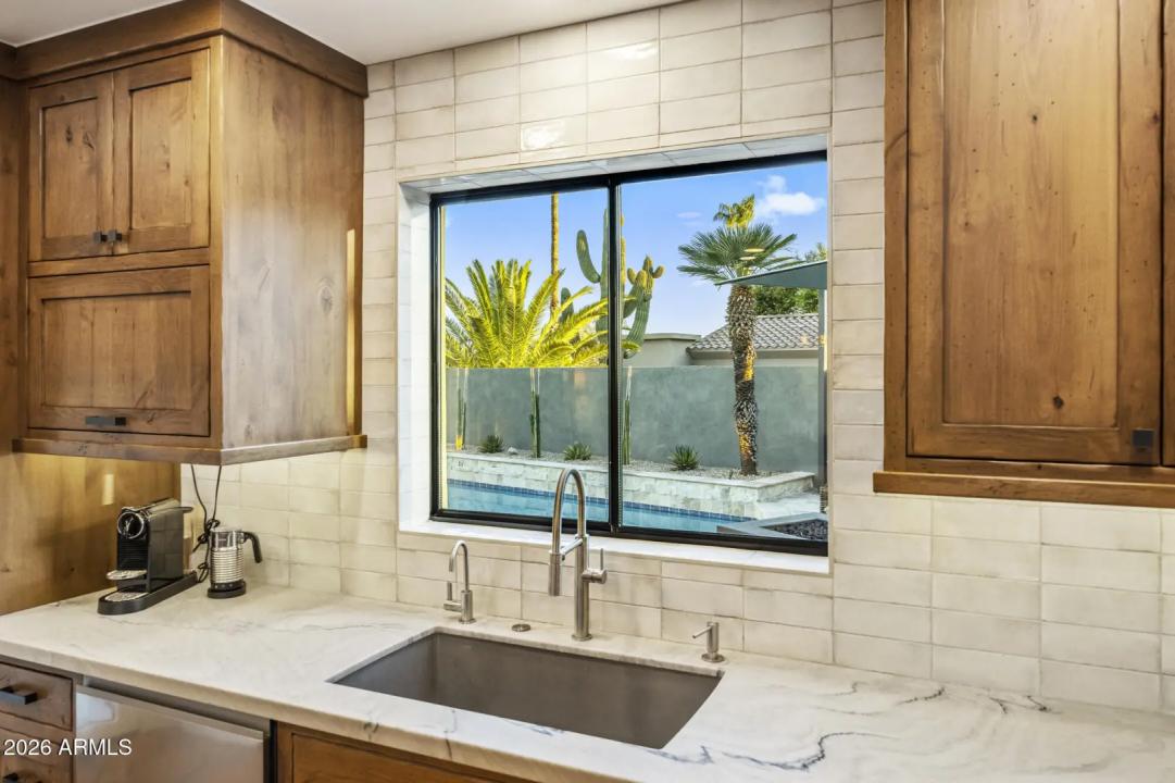 Real Estate Picture 14
