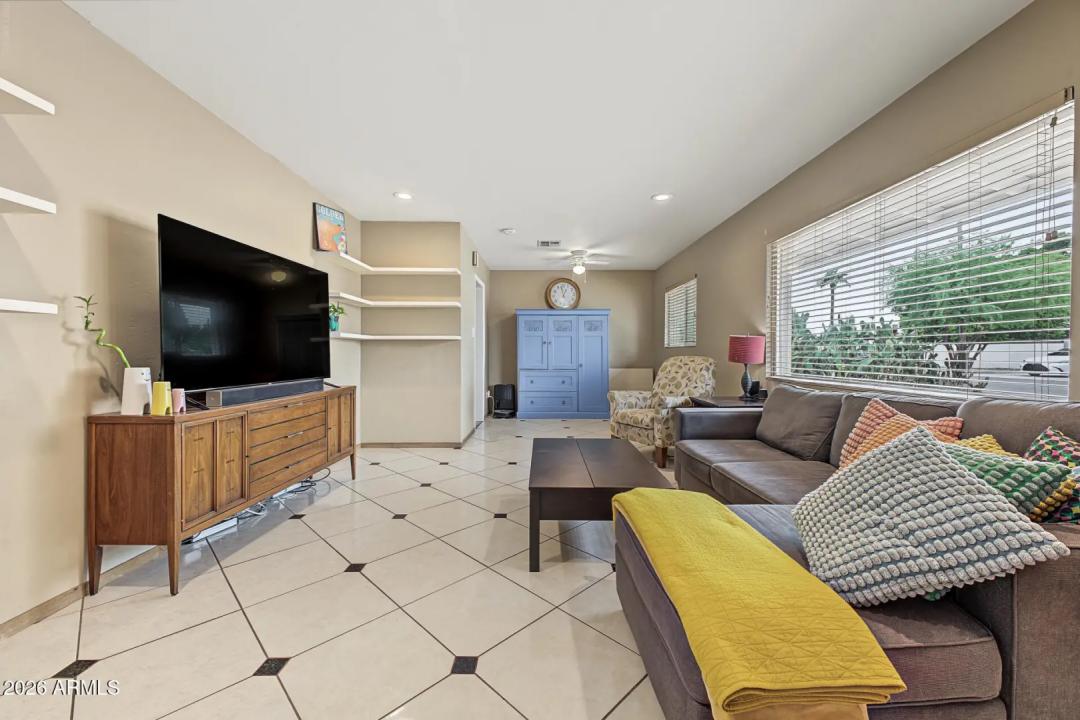 Real Estate Picture 5
