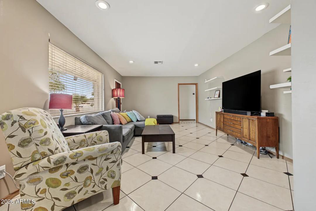 Real Estate Picture 6