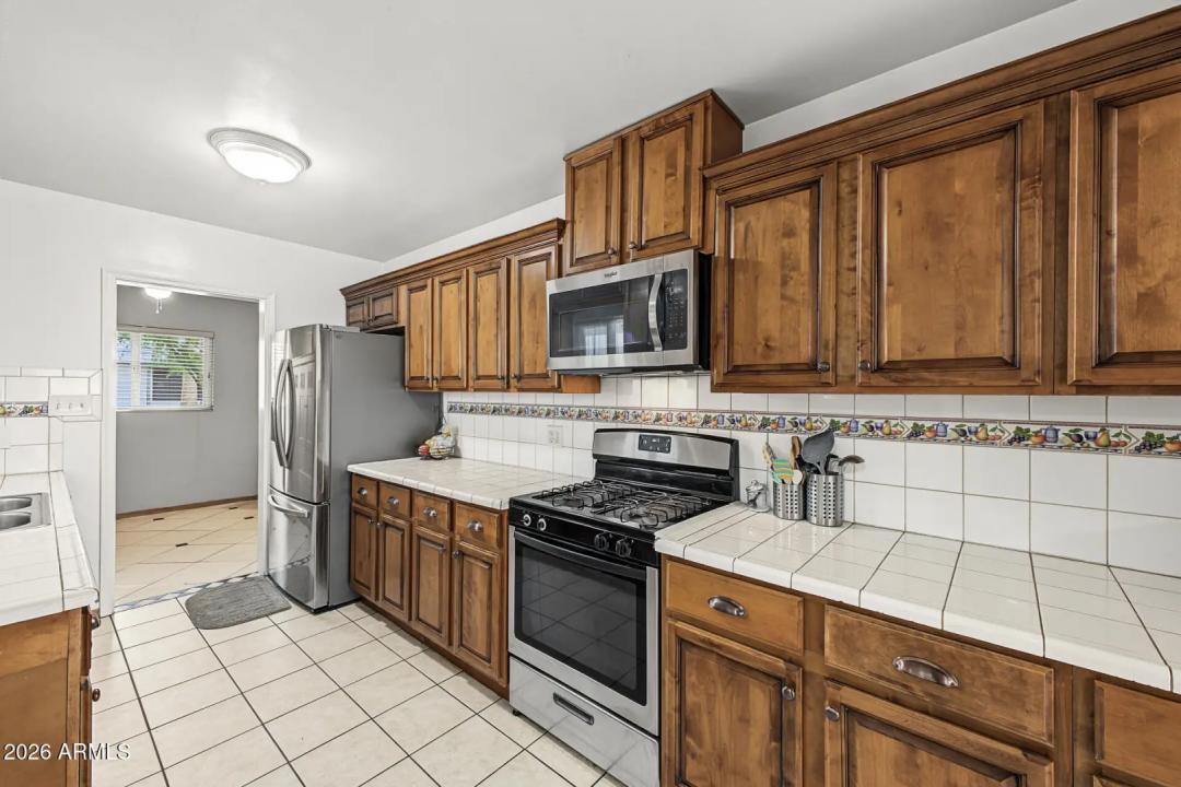 Real Estate Picture 7