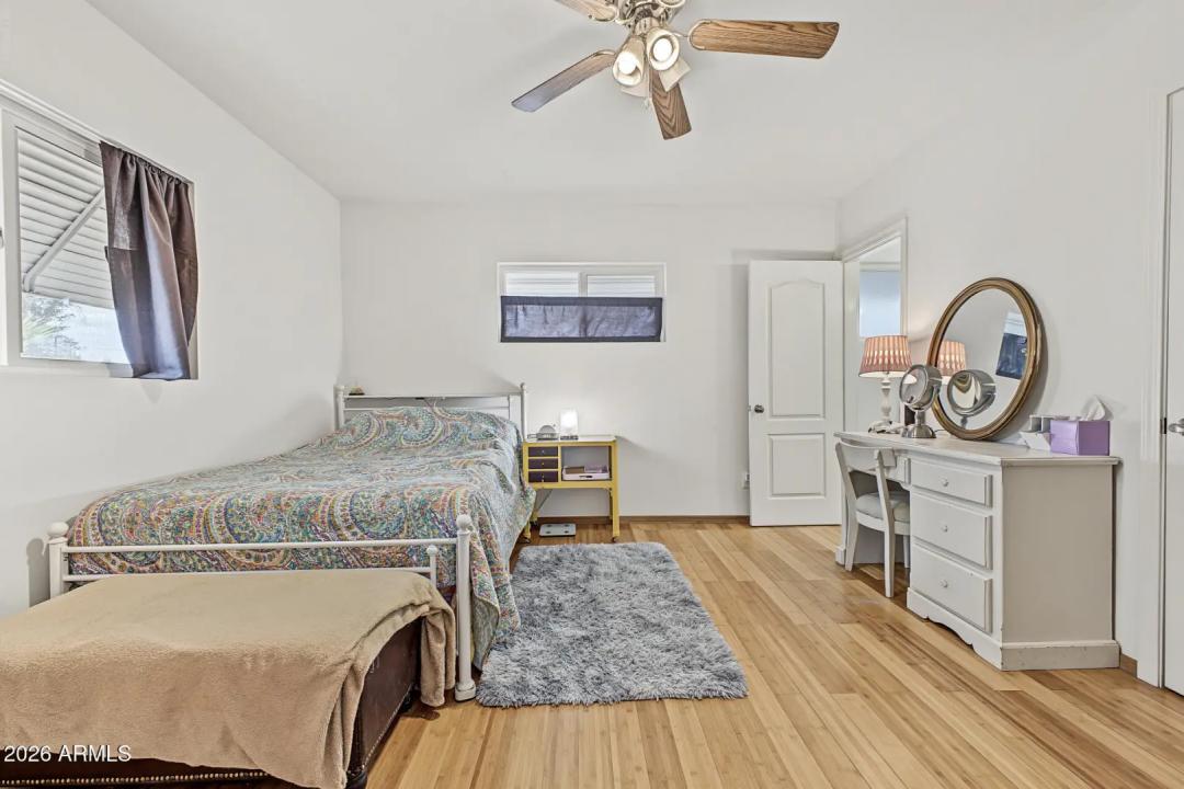 Real Estate Picture 14