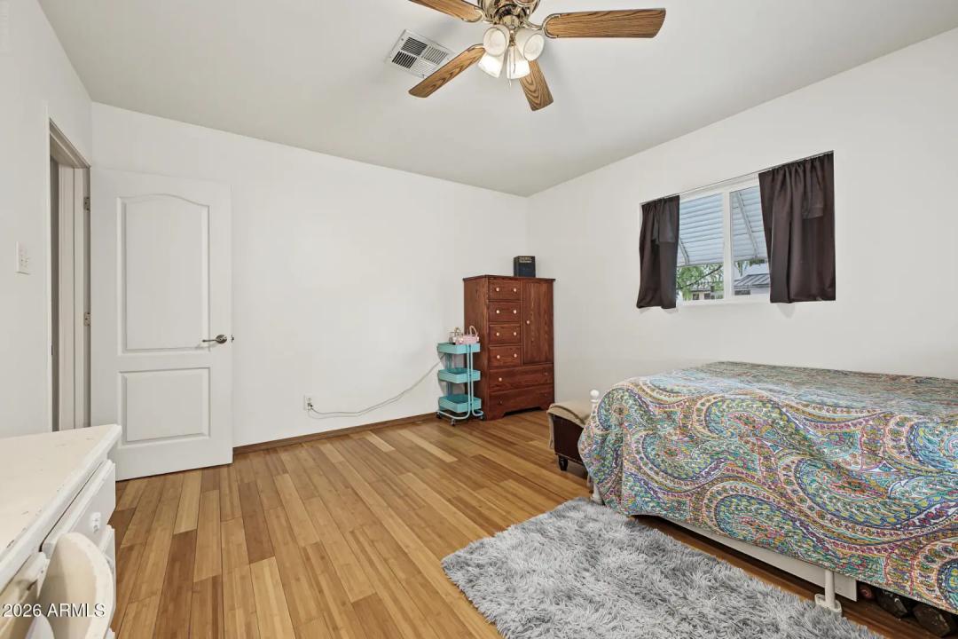 Real Estate Picture 15