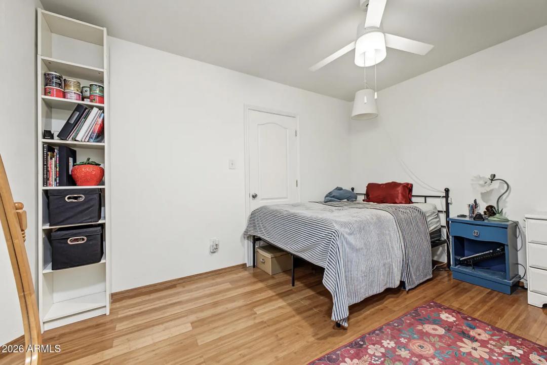 Real Estate Picture 17