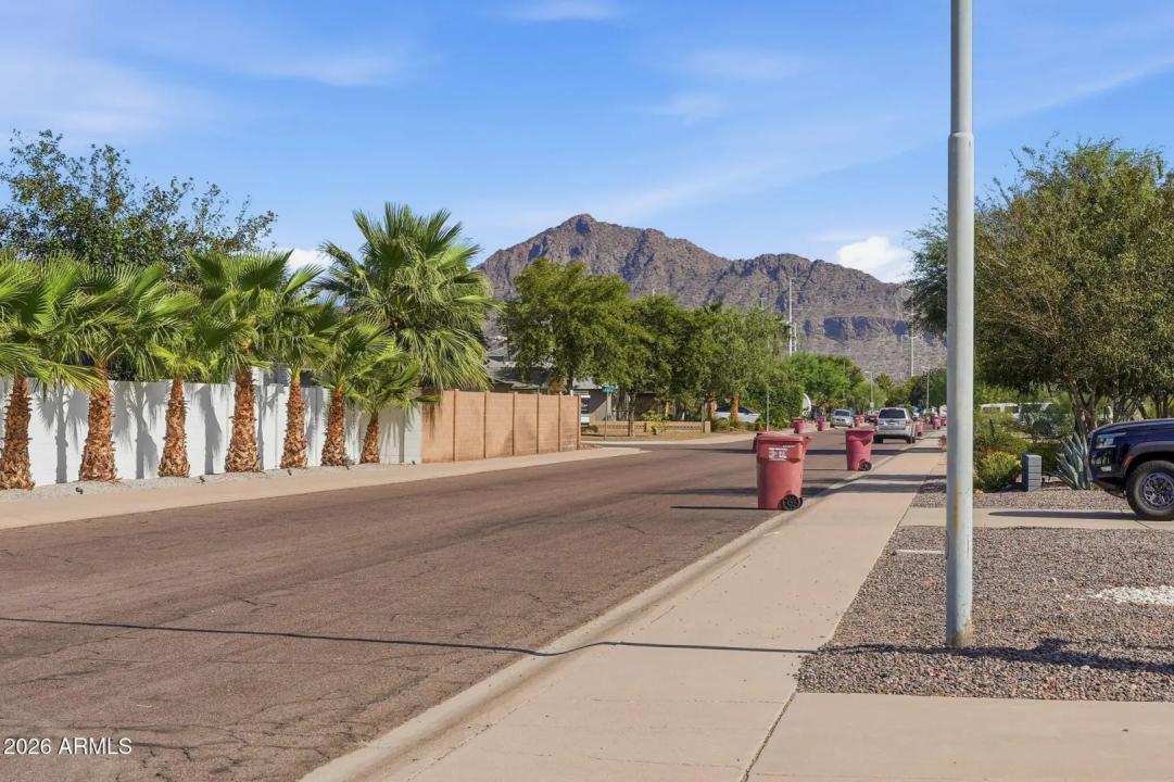 Real Estate Picture 4