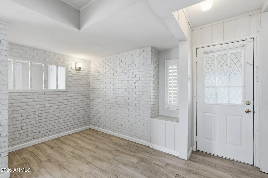 Real Estate Picture 7
