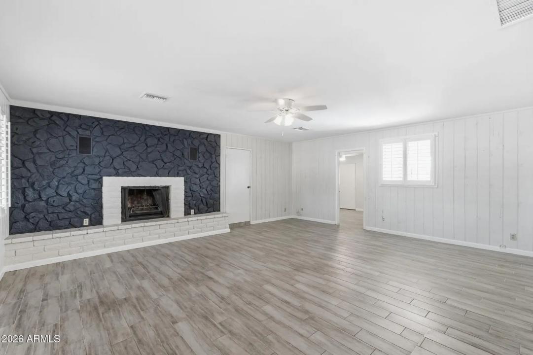 Real Estate Picture 8