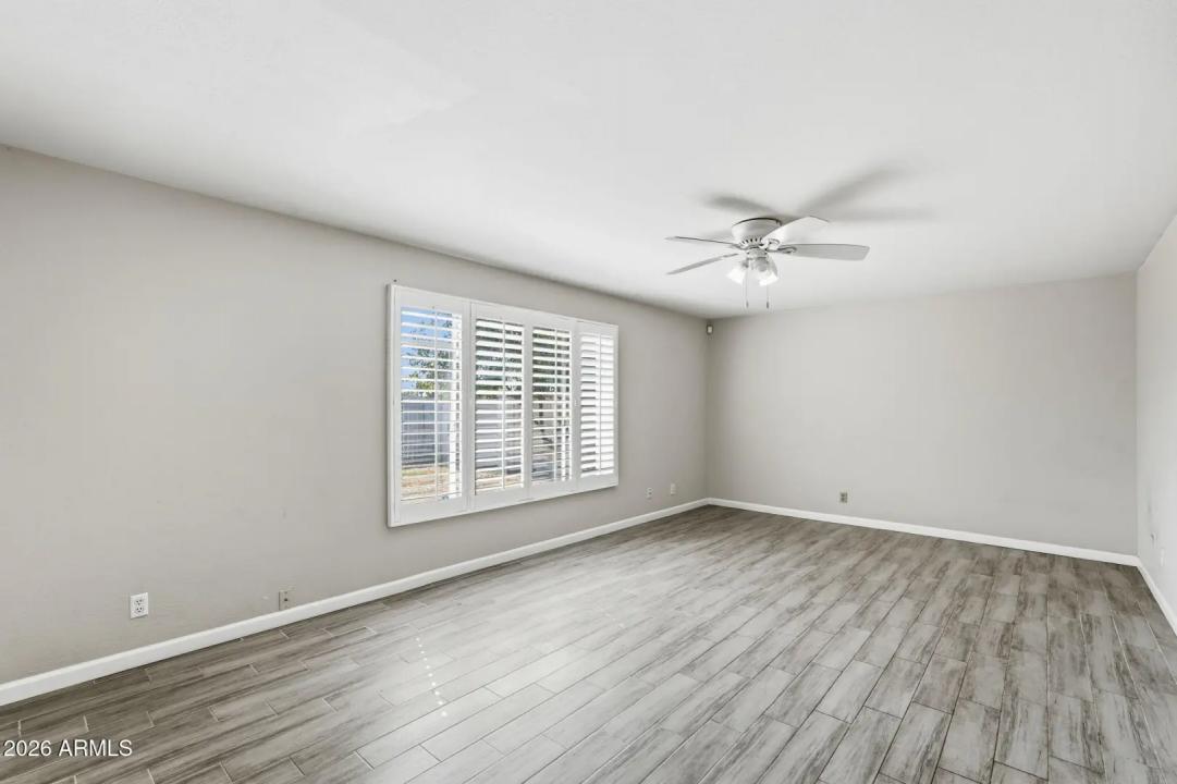 Real Estate Picture 11