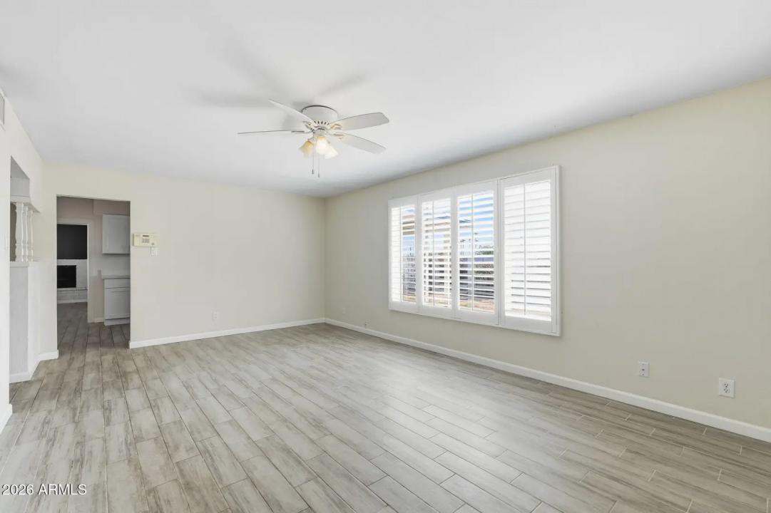 Real Estate Picture 12