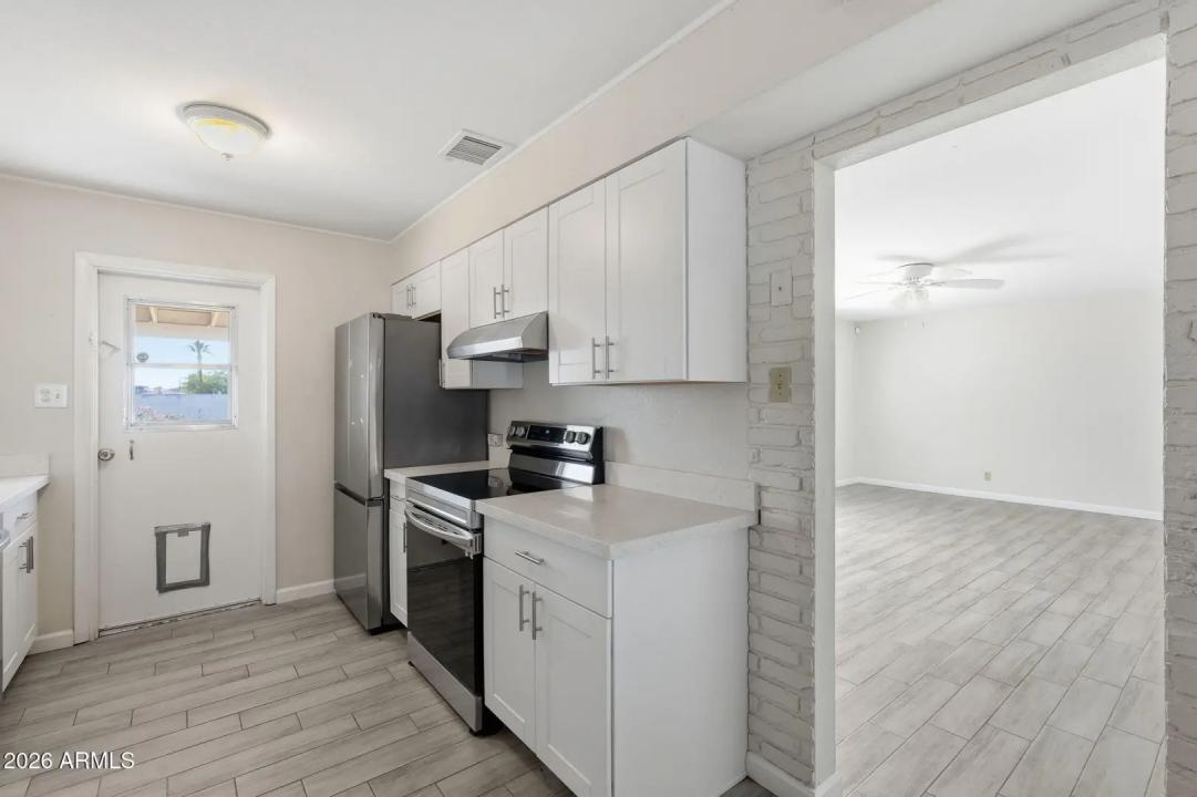 Real Estate Picture 17