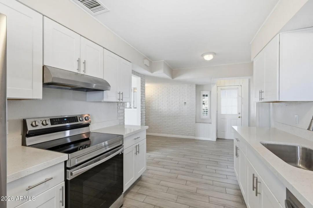 Real Estate Picture 18