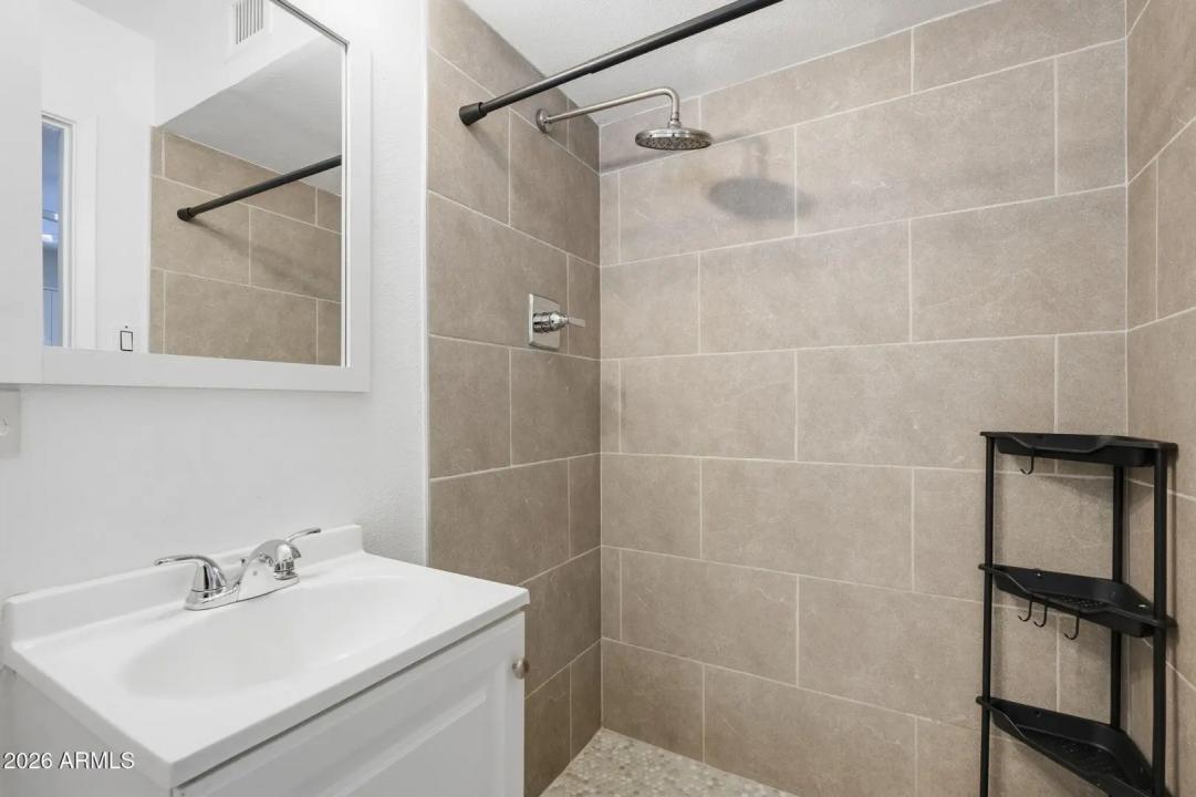 Real Estate Picture 33